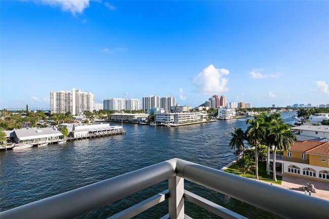 Building Photo - 2900 NE 30th St