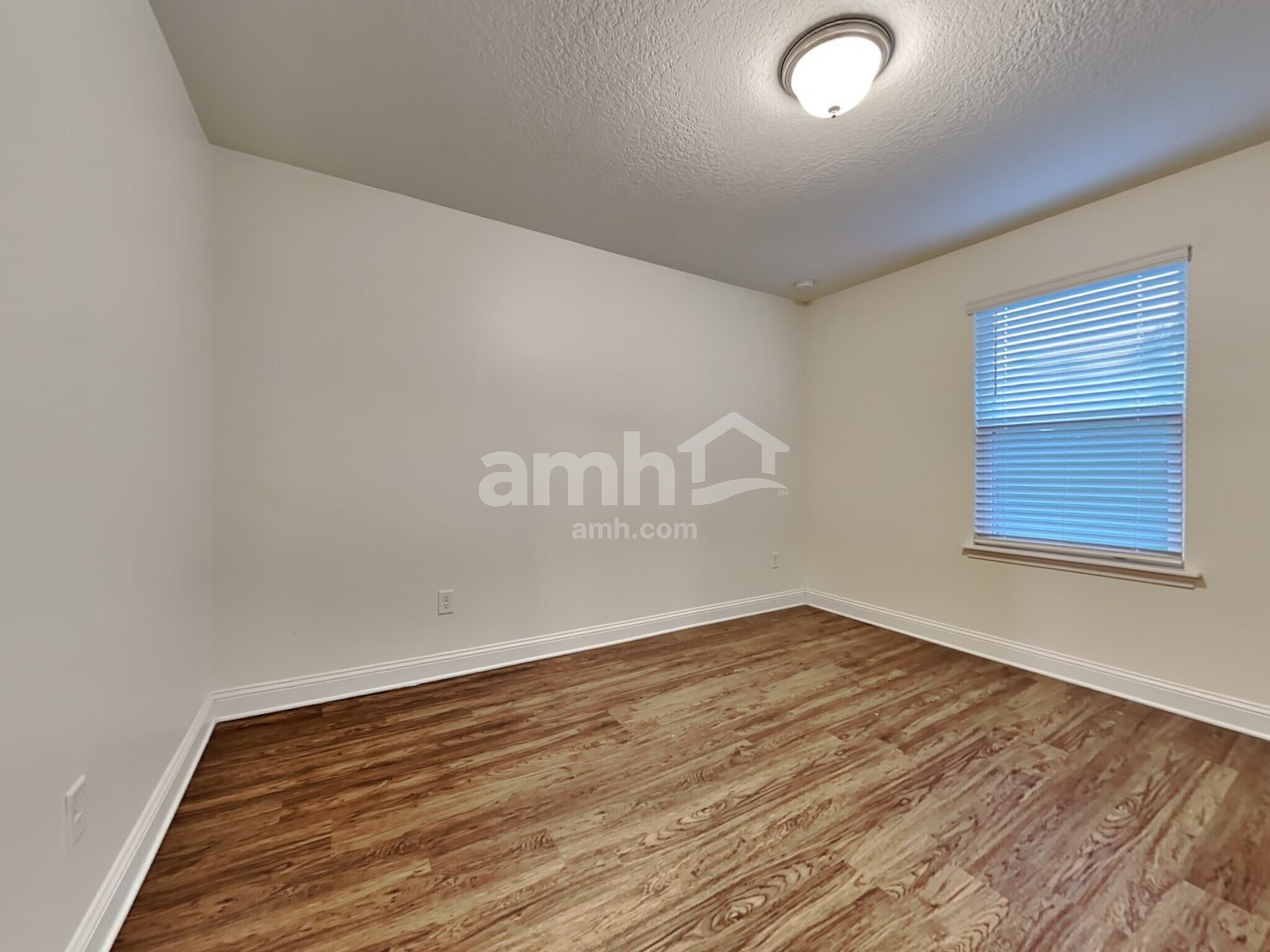 Building Photo - 3154 Creek Village Ln