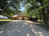 Building Photo - 851 Southwest Blvd