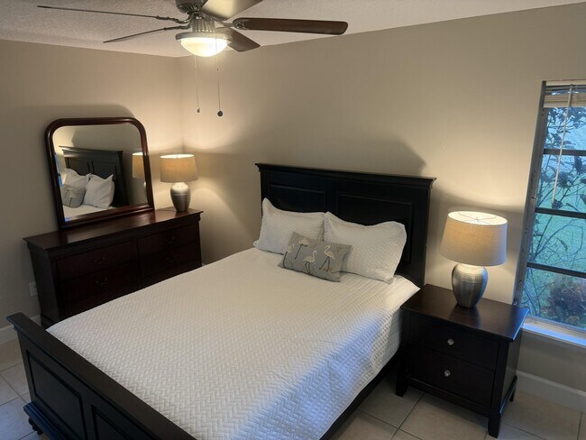 Building Photo - 3957 NW Cinnamon Tree Cir