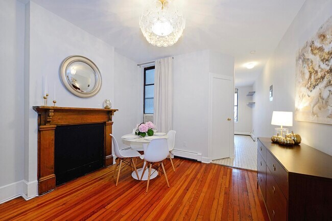 Building Photo - 261 1st St