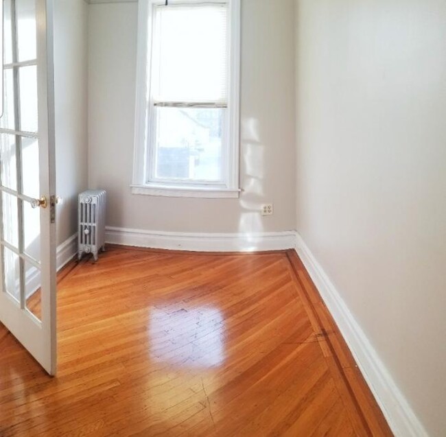 Building Photo - 3 bedroom in Brooklyn NY 11209