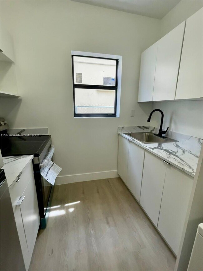 Building Photo - 858 NW 3rd St