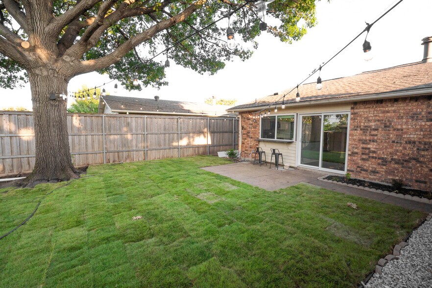 Building Photo - 5097 Roberts Dr