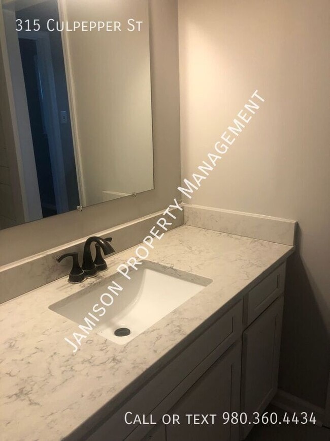 Building Photo - 315 Culpepper St