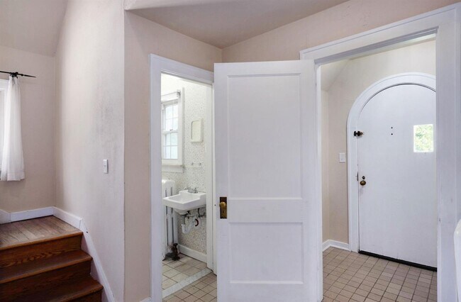 Building Photo - 2065 Chalmers Dr