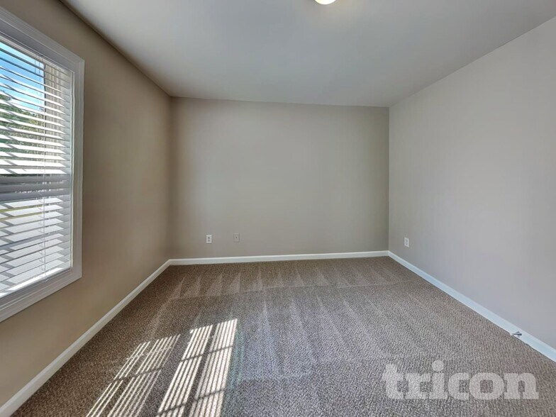 Building Photo - 2725 Sedgeview Way NE