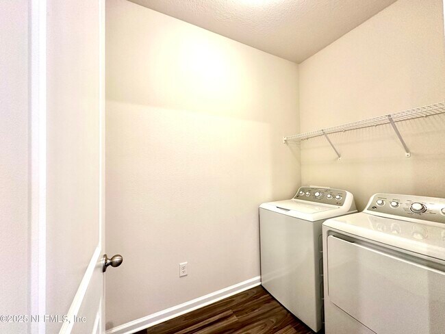 Building Photo - 75310 White Rabbit Ave