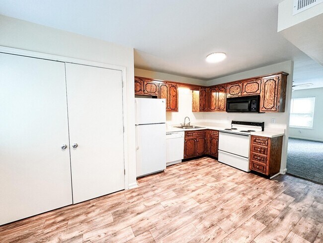 Building Photo - 108 Coyote Ct