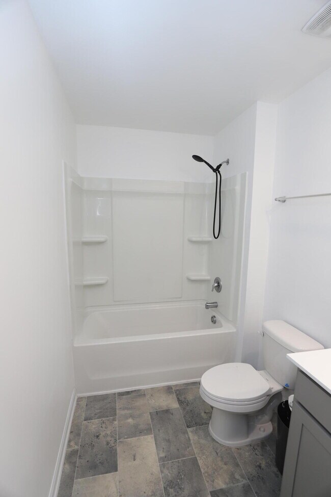 Building Photo - 2037 Elmridge Rd
