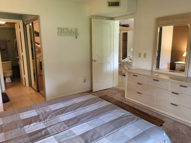 Building Photo - Welcome to Vista Plantations! An Independent Living Community for the over 55 crowd!