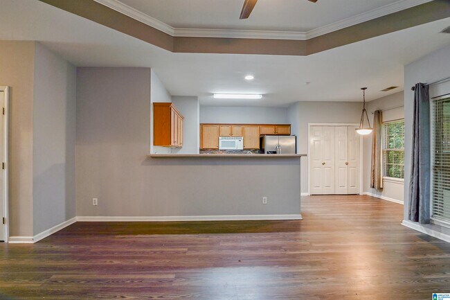 Building Photo - 560 Summit Cir