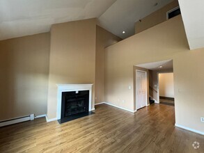 Building Photo - Spacious 3-Bedroom 3 Bath Condo on Ascutne...