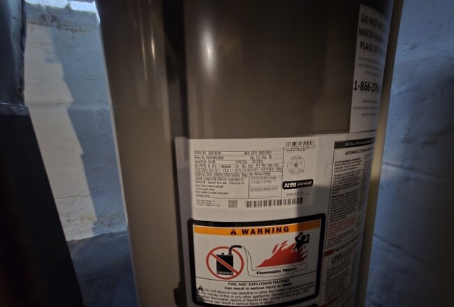 Building Photo - 10312 Nelson Ave