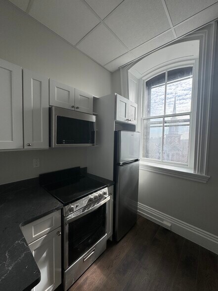 Building Photo - 134 Middle St