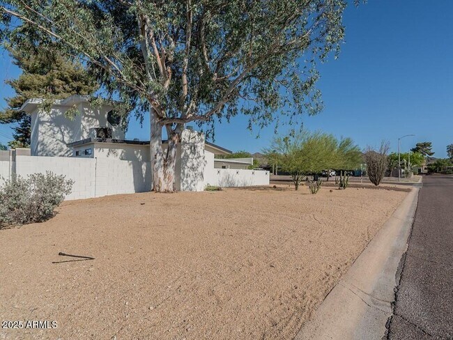 Building Photo - 3302 E Turquoise Ave