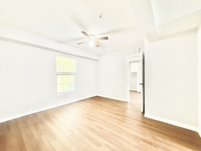 Building Photo - 425 F St