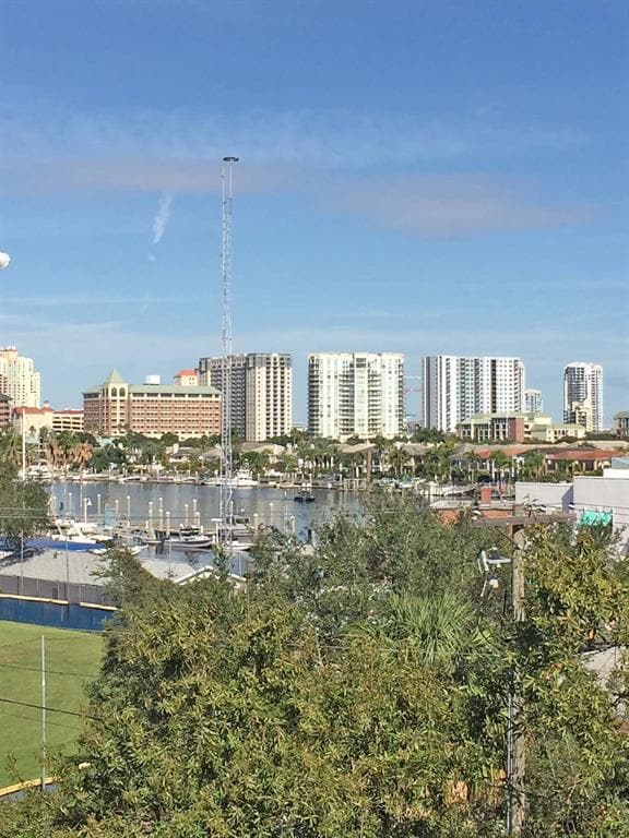 Building Photo - 160 Columbia Dr