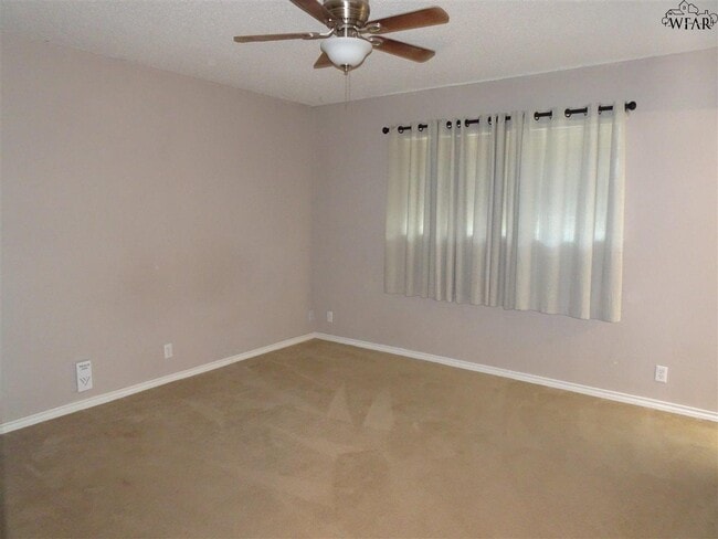 Building Photo - 405 Swenson St