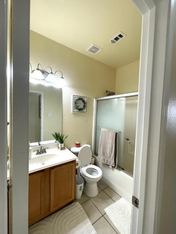 Building Photo - 625 Hutchins Dr