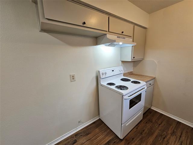 Building Photo - 3141 Tudor Ln