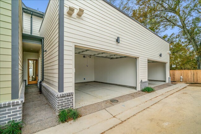 Building Photo - 5472 Park Ave