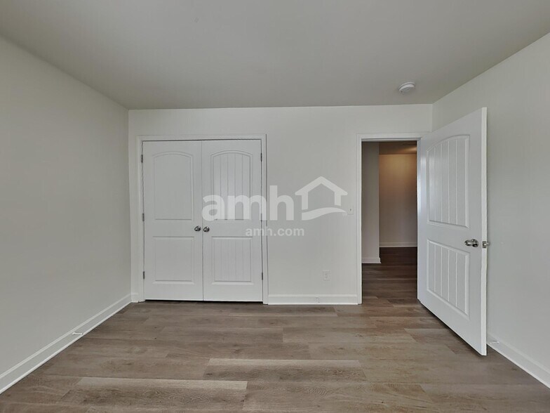 Building Photo - 3013 Corrona Ln