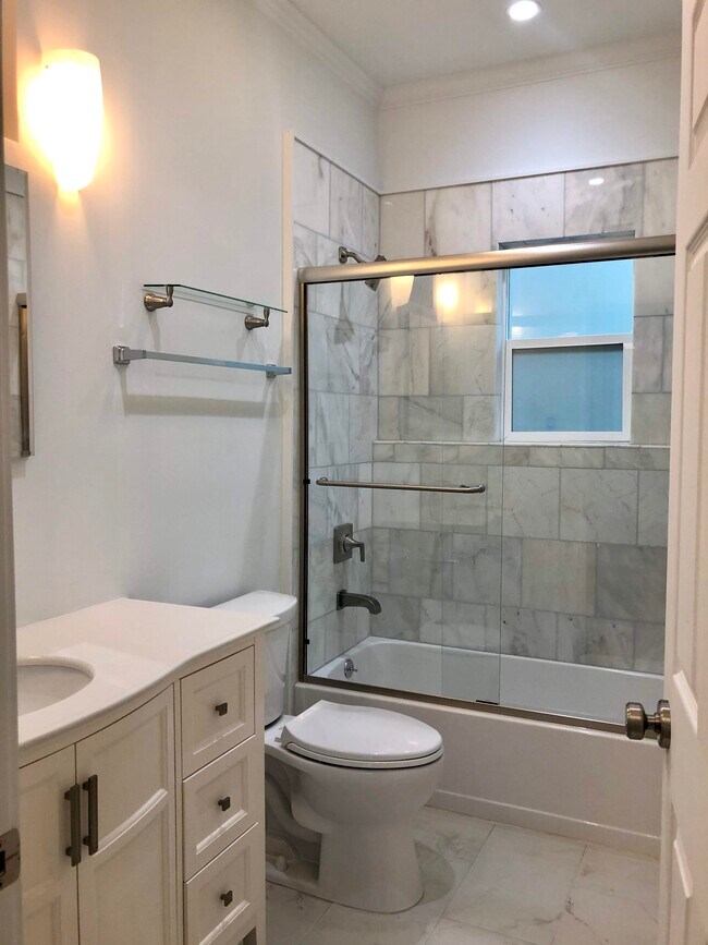 Building Photo - 2406 Clay St