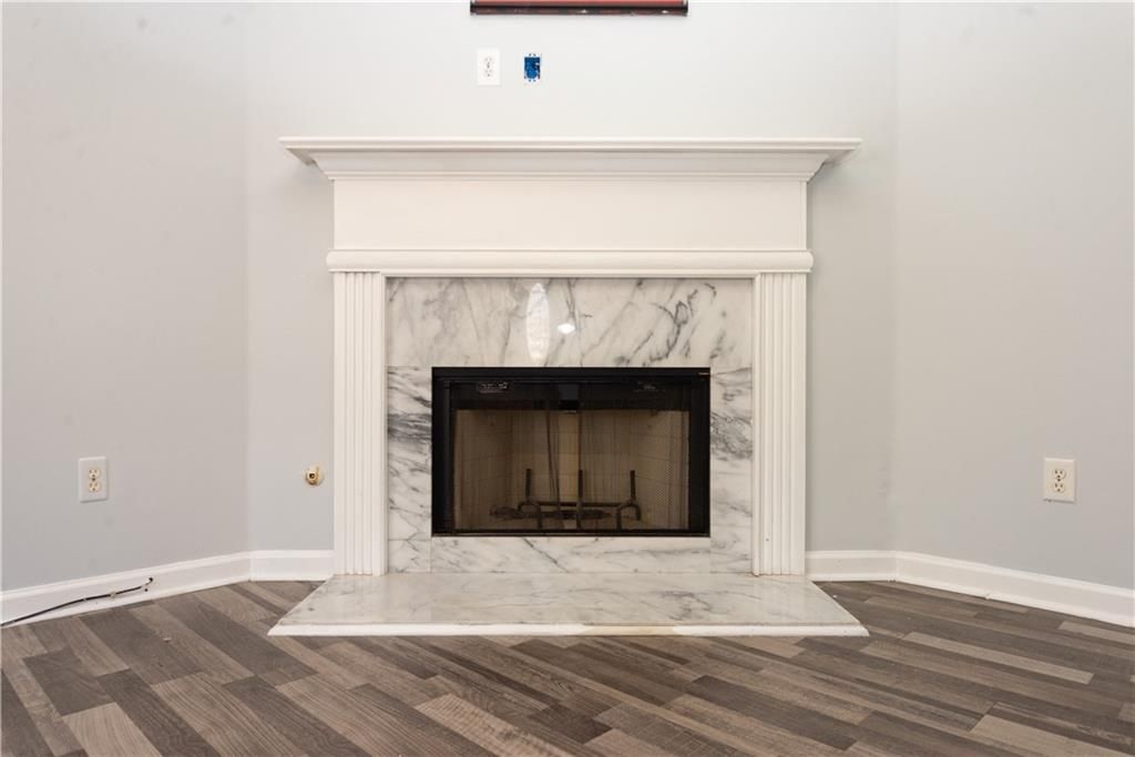 Building Photo - 811 Sugar Oak Ln