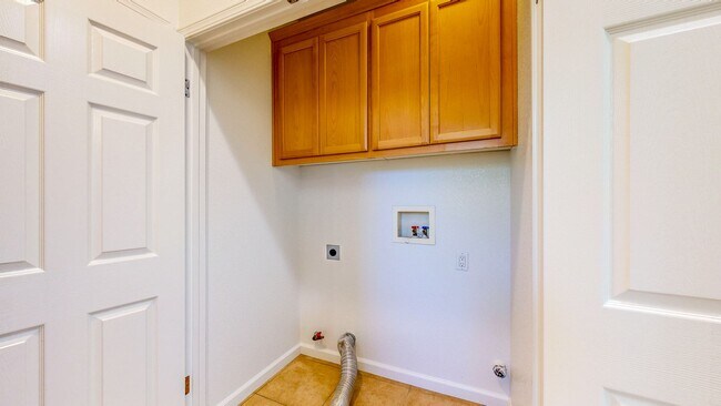 Building Photo - Rincon Valley FIVE Bedroom Three Bathroom Single Family Home!