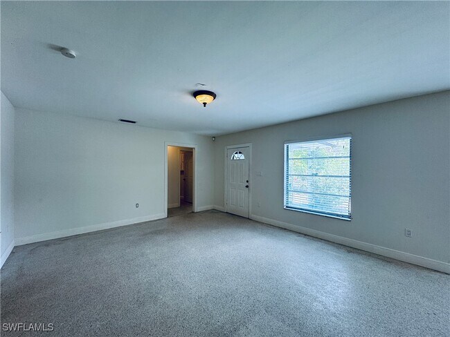 Building Photo - 242 Delray Ave