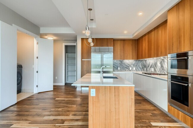 Building Photo - Two Bedroom Penthouse in Denver
