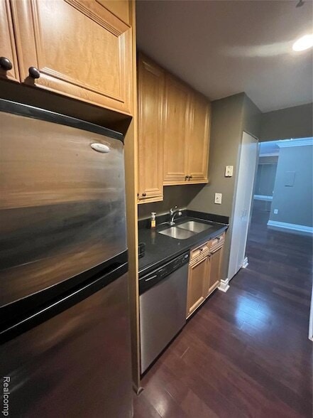 Building Photo - 300 Riverfront Dr