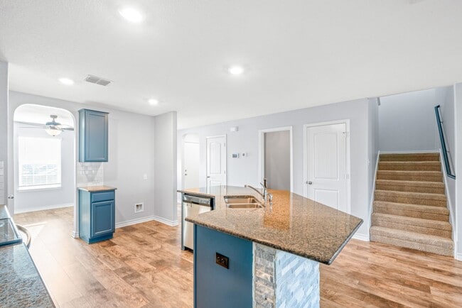 Building Photo - Spacious 5 Bed, 3.5 Bath Home | Game Room, Corner Lot & Near Lackland AFB