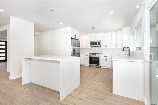 Building Photo - 6419 Valley Cir Terrace