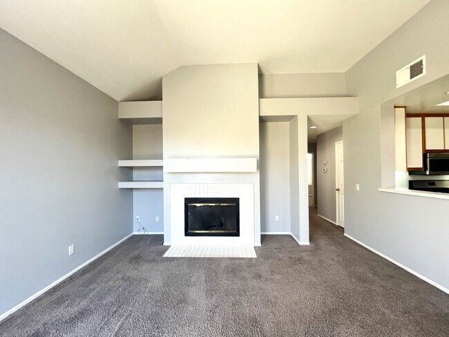 Building Photo - 2 bed, 2 bath located in Corona, CA!