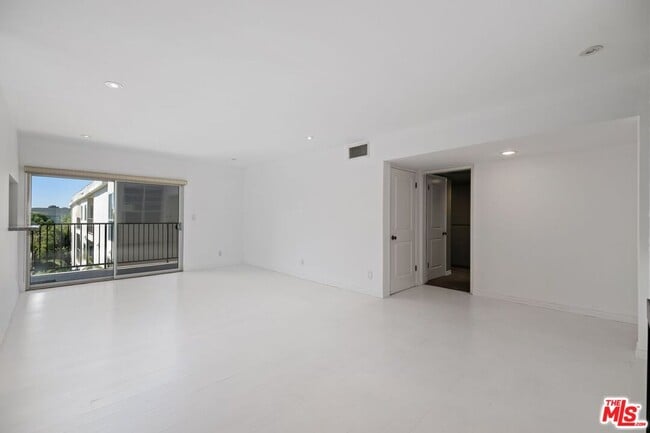 Building Photo - 949 Kings Rd