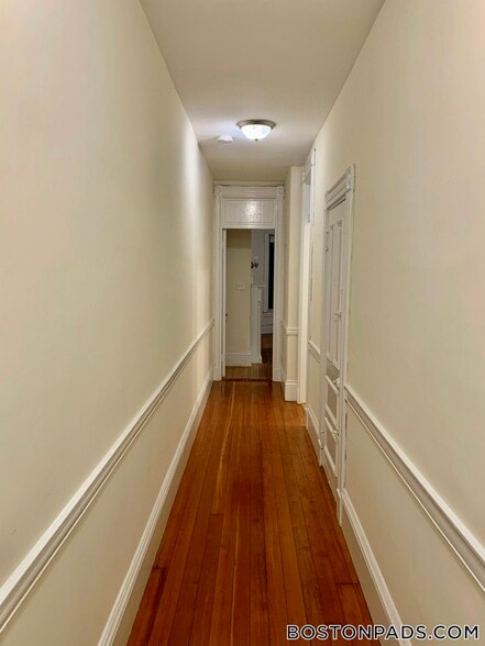 Building Photo - 504 Beacon St