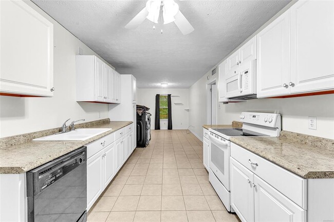 Building Photo - 140 Livingston Cir