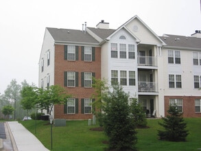 Building Photo - COMING SOON! Spacious 2 Bedroom Condominiu...