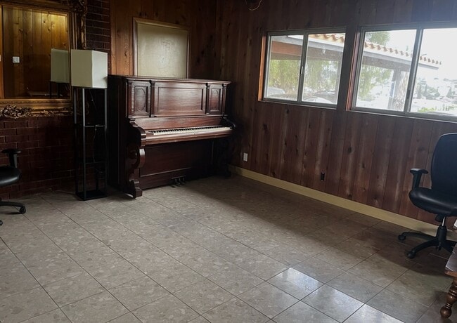 Building Photo - 2020 Euclid Ave