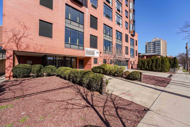Building Photo - 29 1st St