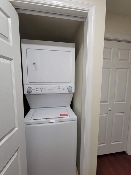 Building Photo - 936 Durham Rd