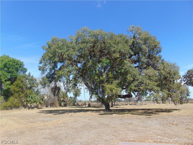 Building Photo - 1092 Riverbend Dr