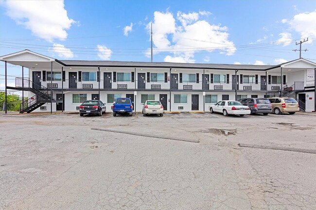 Building Photo - 3283 McGavock Pk