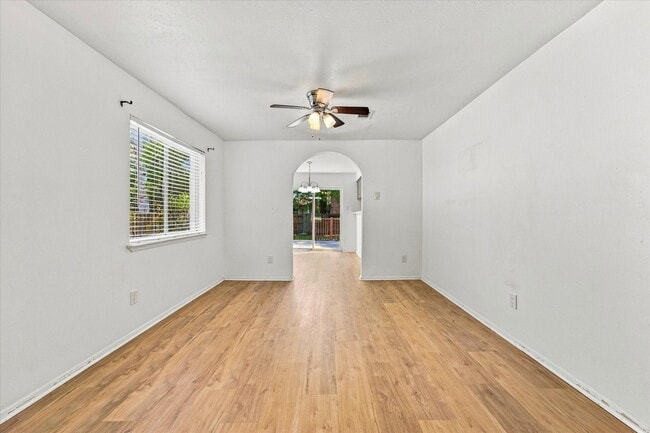 Building Photo - 44 S Waxberry Rd