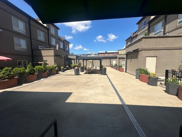 Community Terrace - 830 E Main St