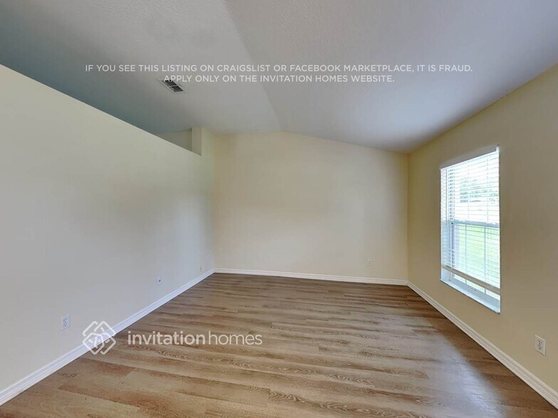 Building Photo - 370 Pine Springs Dr