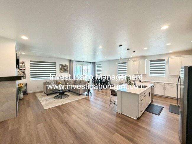 Building Photo - A Home You'll Fall in Love With