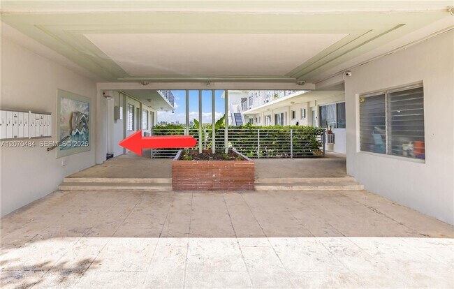 Building Photo - 2250 Bay Dr